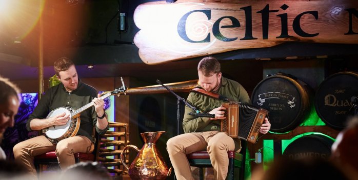 Celtic Artist Performance on the Stage During The Dinner Show