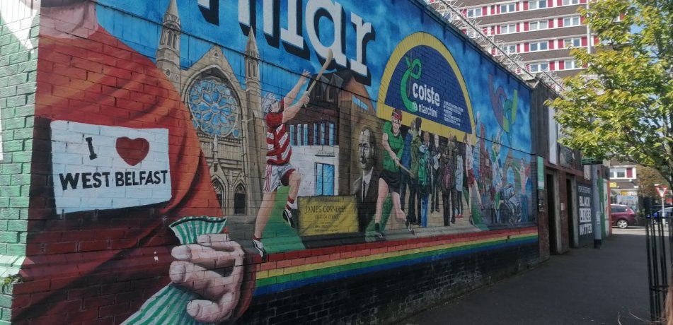 I Love West Belfast Contemporary Mural with Coiste Tours for Groups