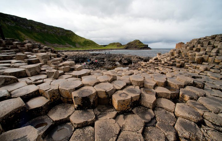 Hexagonal Structure of the Giant's Causeway Basalts