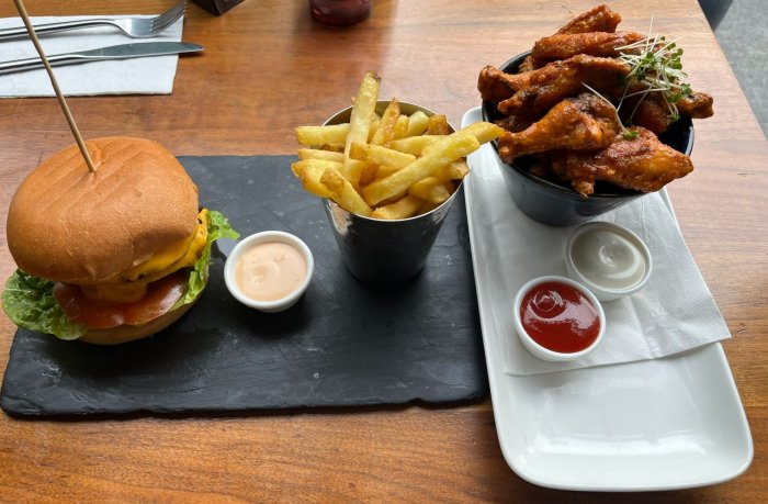 cheeseburger, Harbourmaster Specialty Chicken Wings served with chips. Inexpensive 2 course meals for groups in Dublin