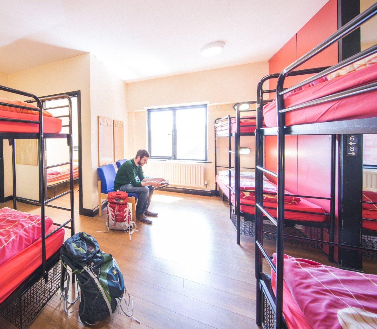 Multi Bunk Bed Accommodation in Youth Hostel in Belfast 