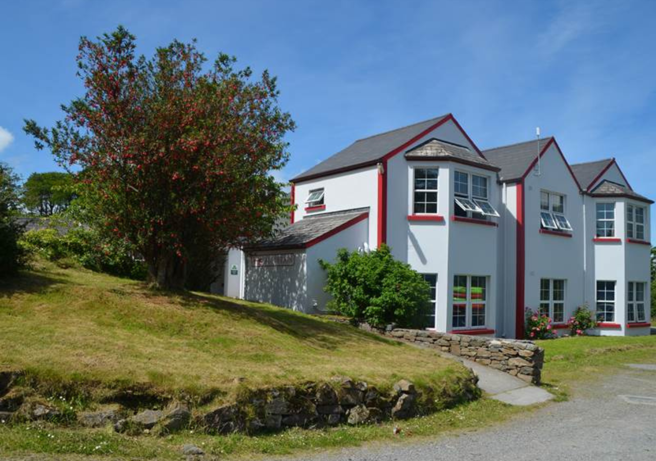 Front of the Connemara Wild Atlantic Way Hostel For Groups 