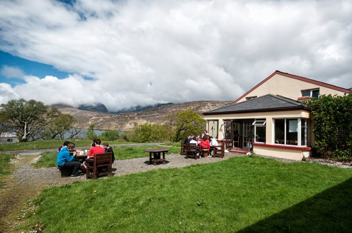 Outdoors lunch at a Rural Hostel in Connemara
